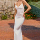 Vestido de Novia Parte delantera lisa con espalda descubierta y delicados detalles de encaje.Color Off White