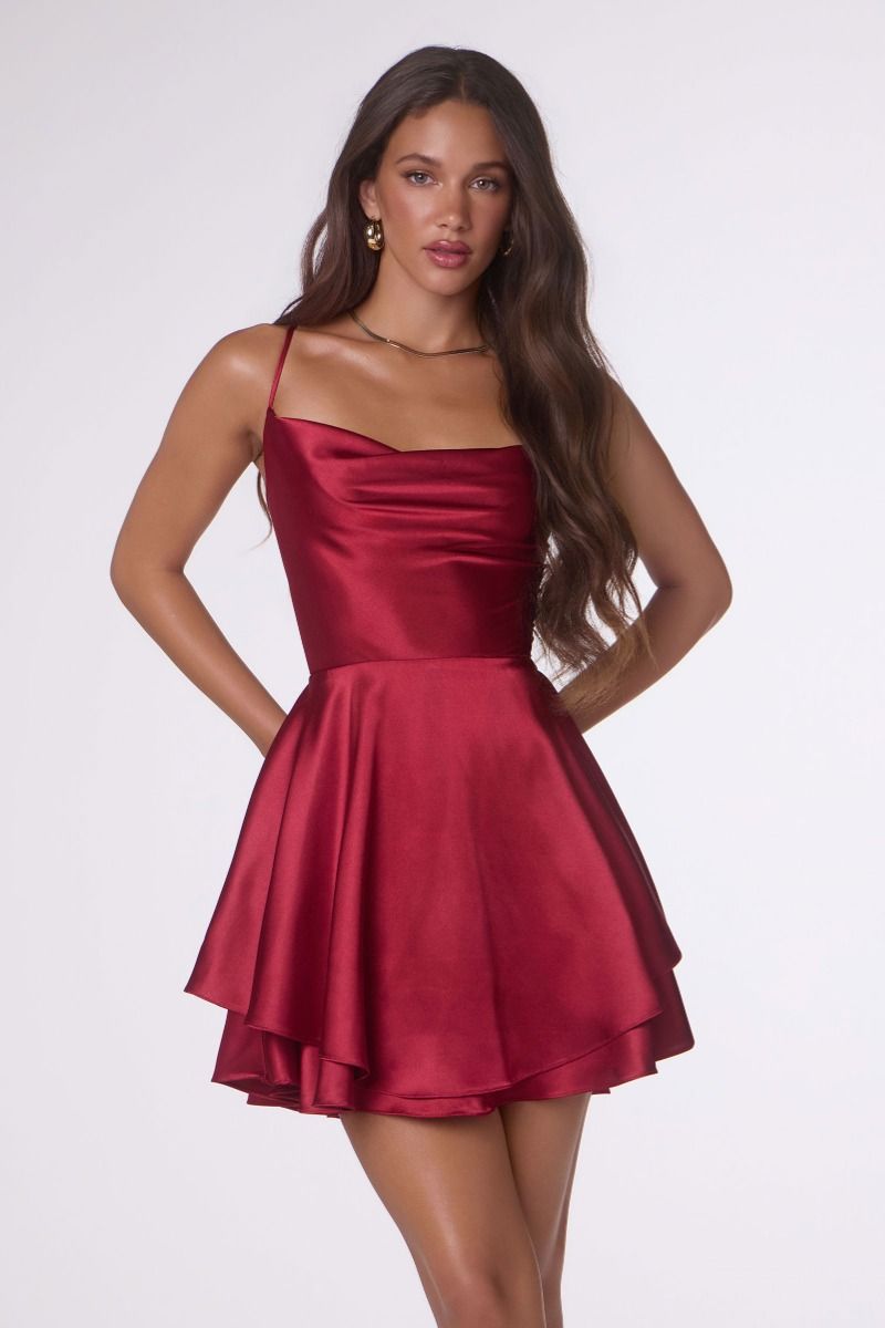 Vestido Corto de Satén, Falda con Vuelo Acampanada, Escote Drapeado, Espalda Abierta con Cordones (Varios Colores)