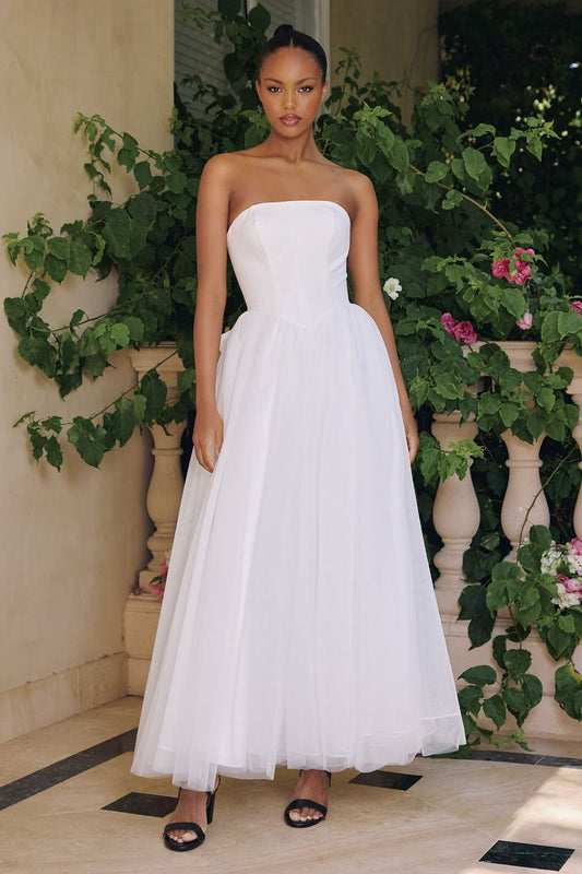 Vestido de Novia Corte en A sin Tirantes con Detalle de Moño por Detrás, Color Off White
