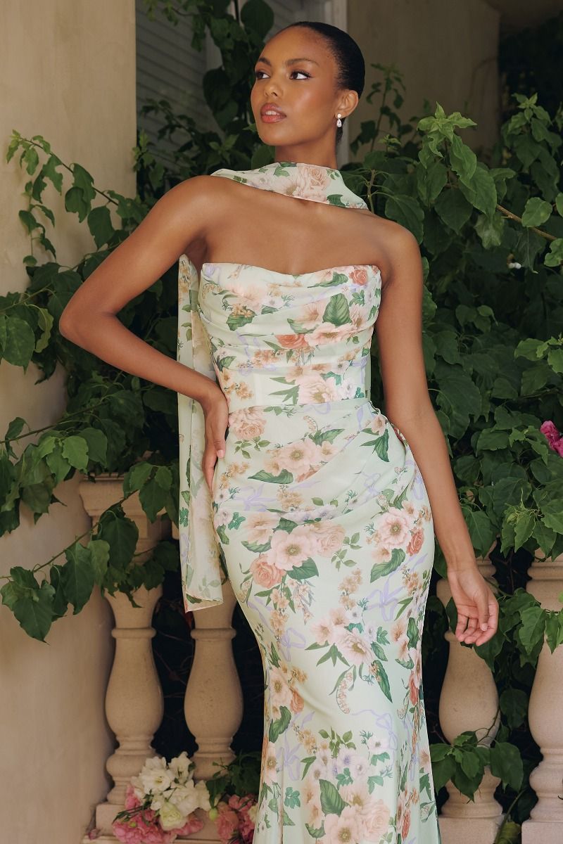 Vestido de Strapless  con cintura fruncida y bufanda de gasa Color Sage.