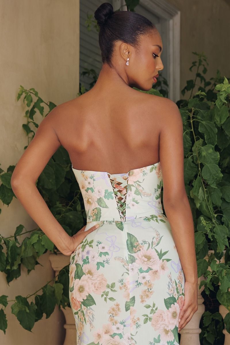 Vestido de Strapless  con cintura fruncida y bufanda de gasa Color Sage.