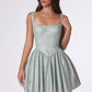 Vestido Corto en A con Brillos, con Escote Cuadrado y Corsé (Varios Colores)