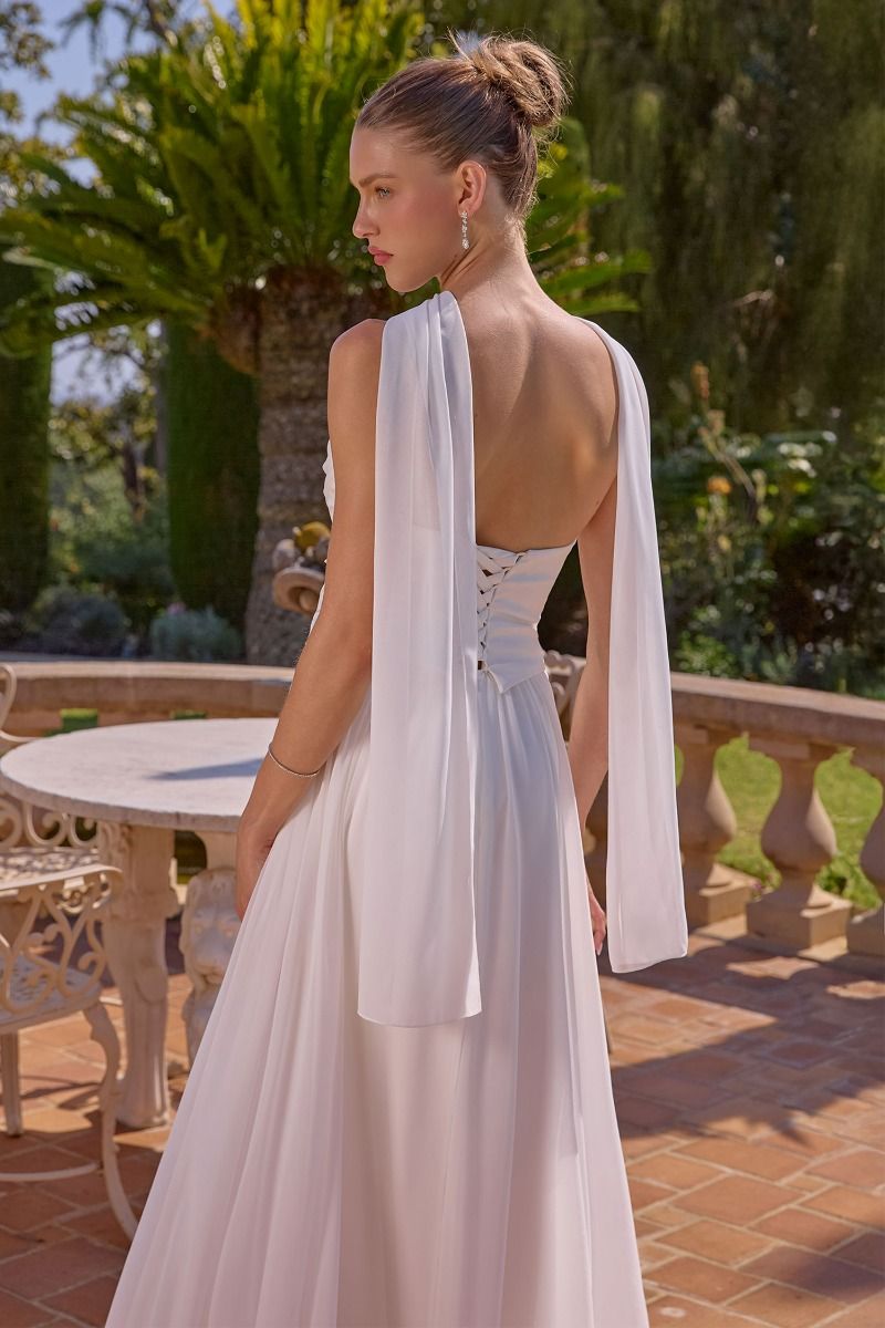 Vestido de Novia en Corte A, Escote Drapeado y Bufanda a Juego, Color Off White