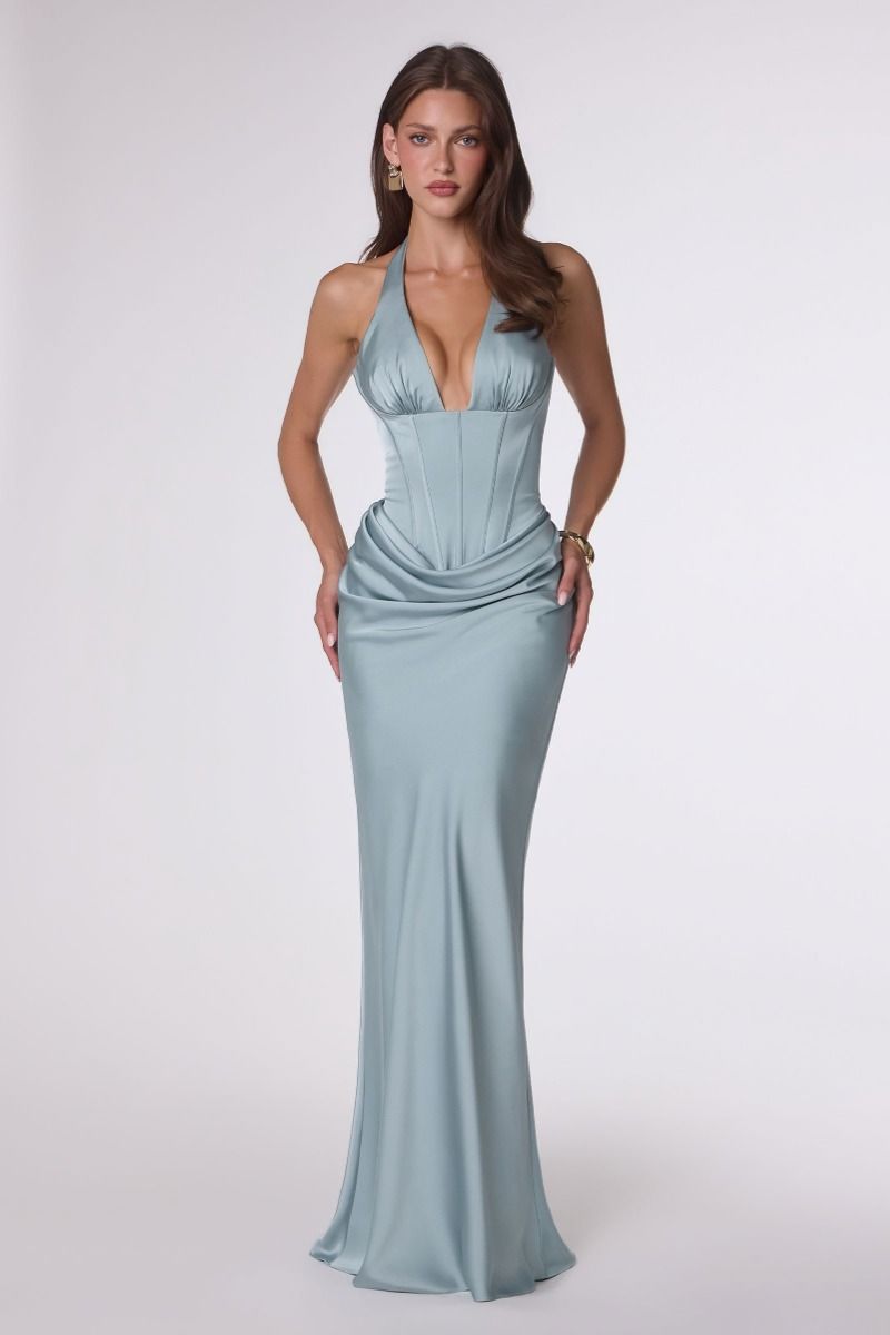 Vestido Ajustado con Escote Halter Pronunciado, Corpiño Estilo Corsé, Falda de Satén Drapeada y Espalda Descubierta, Colores Blue y Mulberry