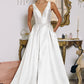 Vestido de Novia de Corte A, con Escote en V Profundo, con Bolsillos Laterales en la Falda, Color Off White