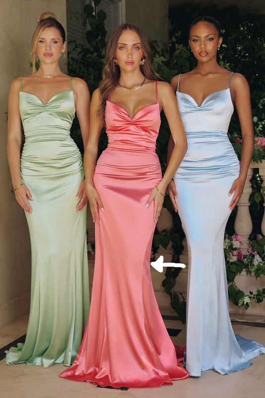Vestido Ajustado de Satén con Escote de Corazón y Tirantes (Varios Colores)