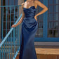 Vestido Ajustado Recto de Satén, Escote drapeado, con Fajín Lateral Fluido, Detalles Fruncidos. color Berry