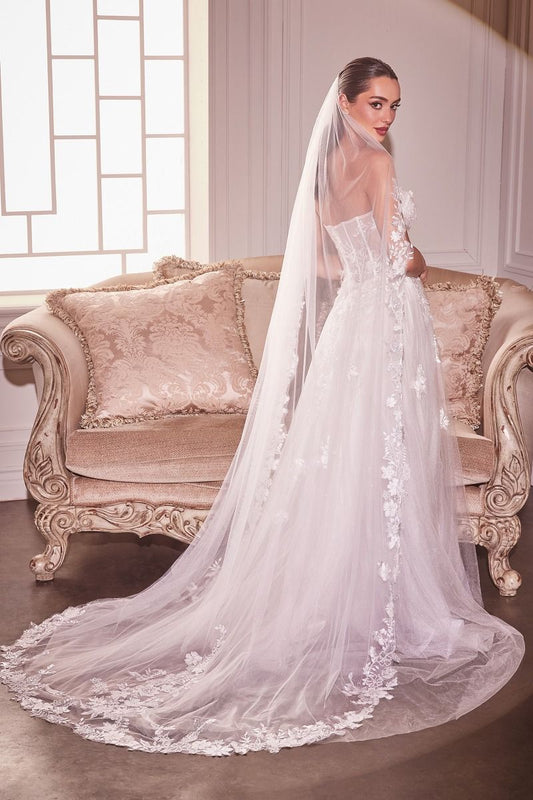 Velo de Tul con Borde Floral con Cuentas en Forma Redondeada, Color Off White