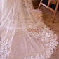 Velo de Novia  de encaje festoneado floral Color Off White.