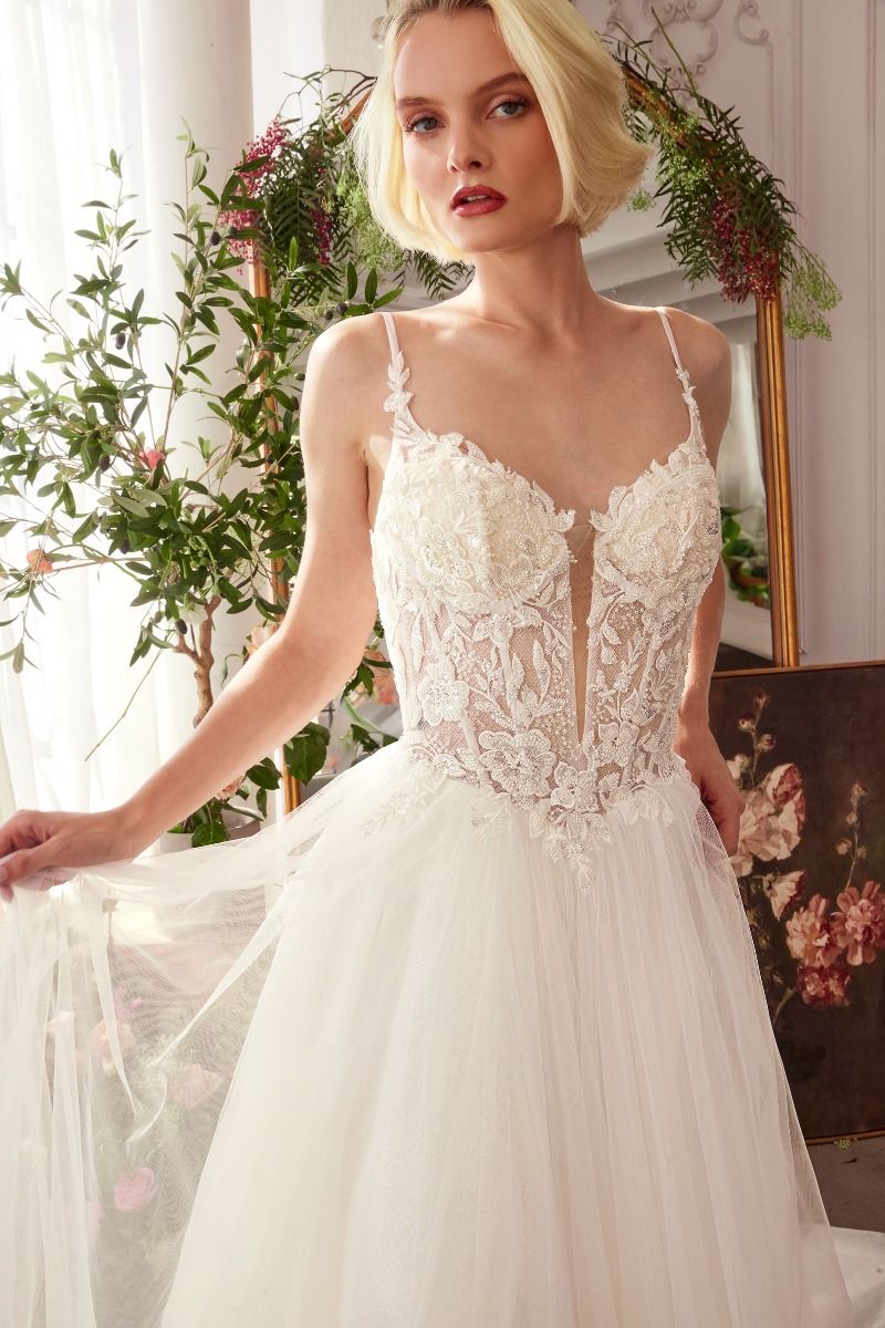 Vestido de Novia con Encaje y Tul.