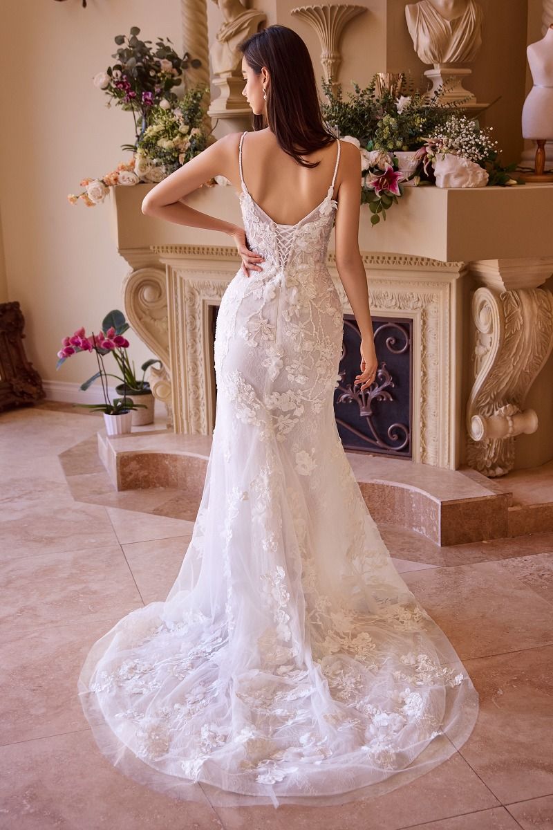 Vestido de Novia Corte Sirena con Encaje y Tirantes.