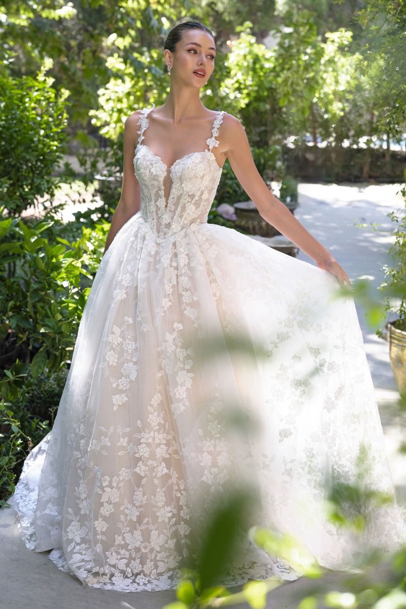 Vestido de Novia Escote profundo con ilusión, tirantes de encaje floral y corpiño de encaje 3D