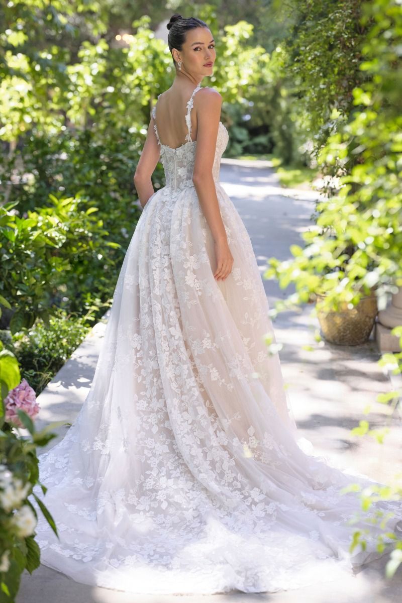 Vestido de Novia Escote profundo con ilusión, tirantes de encaje floral y corpiño de encaje 3D