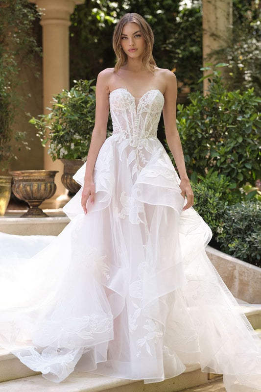 Vestido de Novia con Corpiño Semitransparente de Escote de Corazón y Falda de Tul en Capas, Color Off White