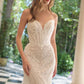 Vestido de Novia con Escote de Corazon con Motivo de Hojas con Cuentas y Capas de Tul, color Off White