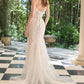 Vestido de Novia con Escote de Corazon con Motivo de Hojas con Cuentas y Capas de Tul, color Off White