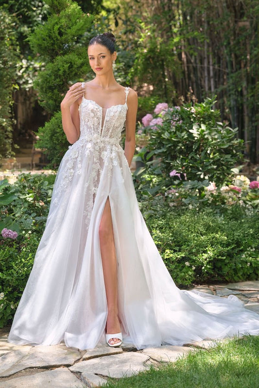 Vestido de Novia Corte en A con Aplicaciones en Flores y Abertura en la pierna