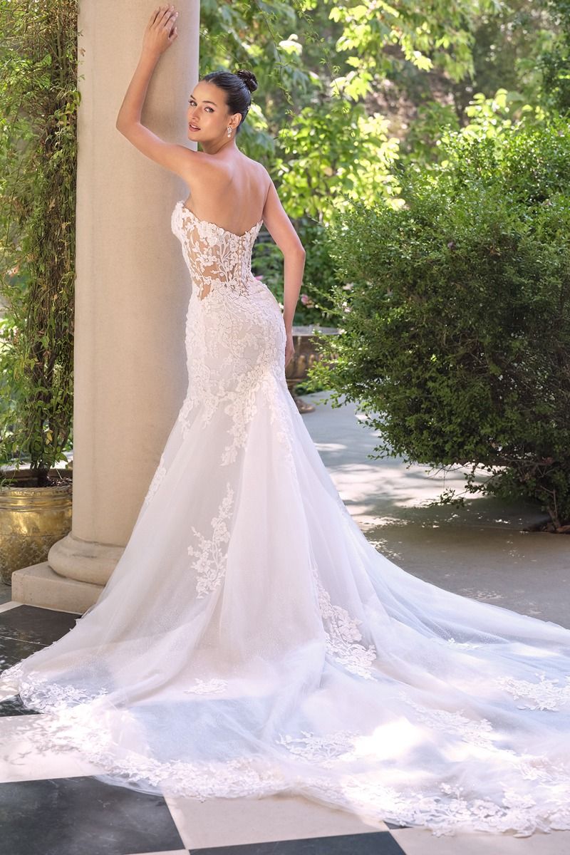Vestido de Novia de Corte Sirena con Mangas de encaje Extraíbles y Espalda Abotonada, Color Off White