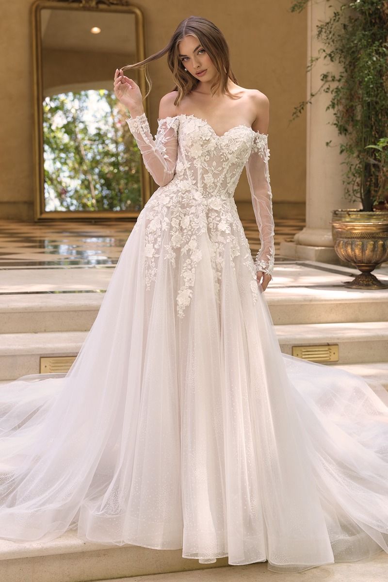 Vestido de Novia Escote corazón con Hombros Descubiertos, Mangas Ilusión Transparentes y Apliques de Encaje Floral en 3D, Color Off White