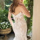 Vestido Corte Sirena Escote Corazon con aplique de encaje floral Color Off White Nude.