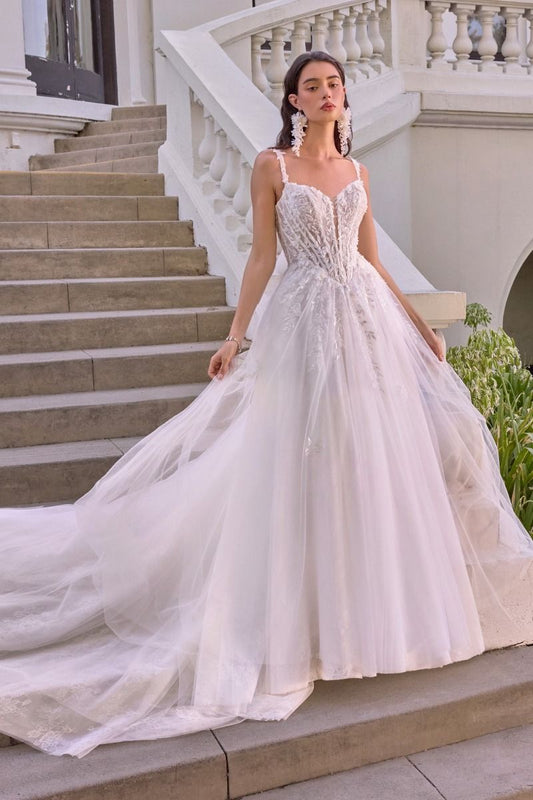 Vestido de Novia Corte Princesa, Escote Corazón Tipo Ilusión, Aplicaciones de Encaje Floral y Pedrería, Color Off White