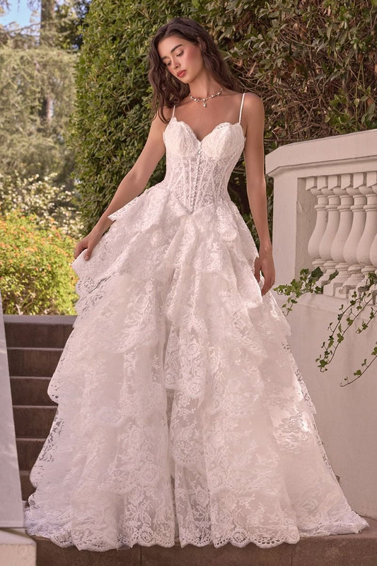 Vestido de Novia en Corte A, De Tul con Encaje Floral, Falda con Olanes en Capas y Cauda, Color Off White