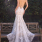 Vestido de Novia en Corte Sirena Escote Halter Ilusión Alto con Aplicaciones Florales en Relieve y Espalda Descubierta, Color Off White Nude