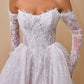 Vestido de Novia Corte Princesa, Con Hombros Descubiertos, y Mangas Largas Caídas, Color Off White