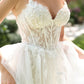 Vestido de Novia Escote profundo, tirantes finos con cuentas y corpiño de corsé de encaje ilusión