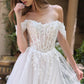 Vestido de Novia Escote ilusión con hombros descubiertos, apliques florales y mangas drapeadas transparentes.