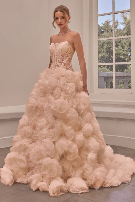 Vestido de Gala, Escote Corazón, Corsé de Encaje y Falda con Rosetas Tridimensionales, Color Cream