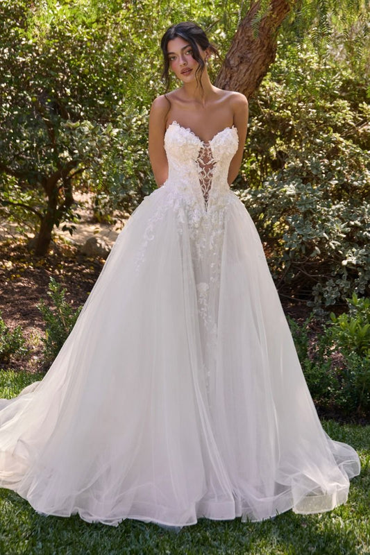 Vestido de Novia en Corte A, Escote Corazón, sin Tirantes con Inserción Transparente Profunda y Aplicaciones Florales en Relieve, Color Off White