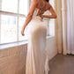 Vestido de novia de satén con capucha