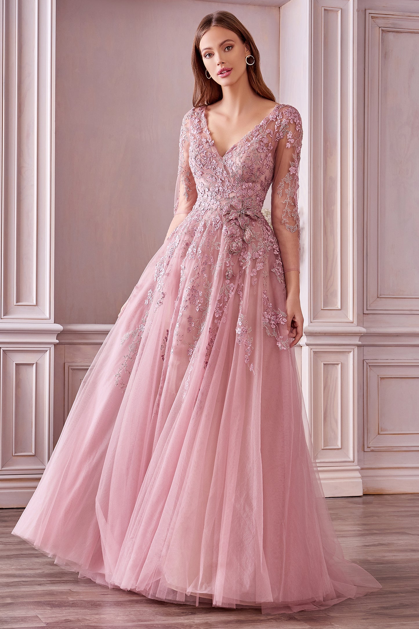 Vestido rosa con aplicaciones florales de manga media y escote en v fa –  Boutique Maria Regna