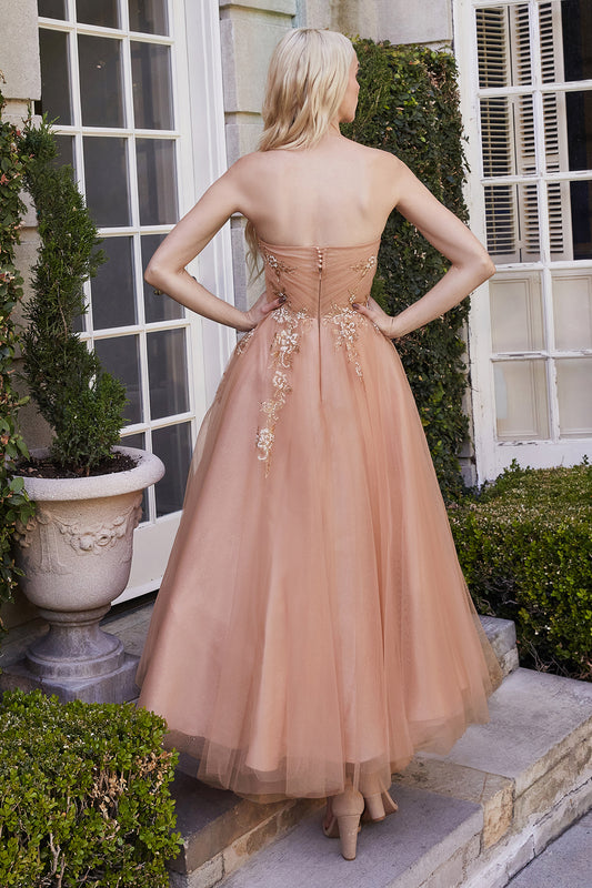 Vestido rosa dorado con escote profundo y glitter – Boutique Maria Regna