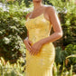 Vestido amarillo sirena de tul con aplicaciones florales brillantes