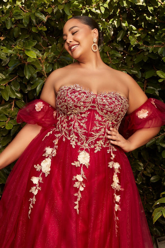 Vestido de noche curvy corte evasé con apliques florales y sin tirantes color burgundy