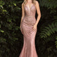 Vestido de noche de corte ajustado con un patrón de cuentas de platino color oro rosado