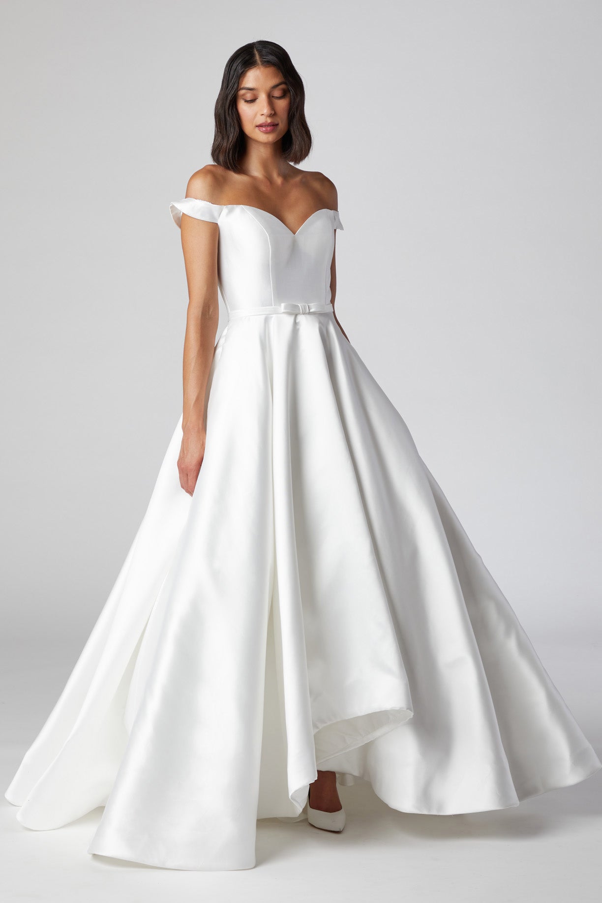 Vestido de Novia Corte en A Mangas al Hombro y Escote de Corazón Color Off White