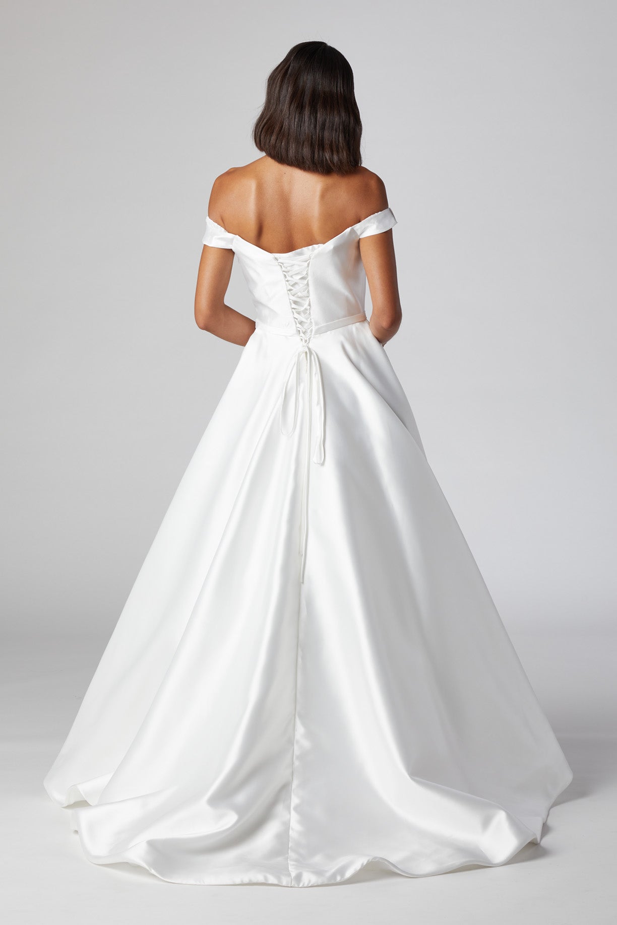 Vestido de Novia Corte en A Mangas al Hombro y Escote de Corazón Color Off White