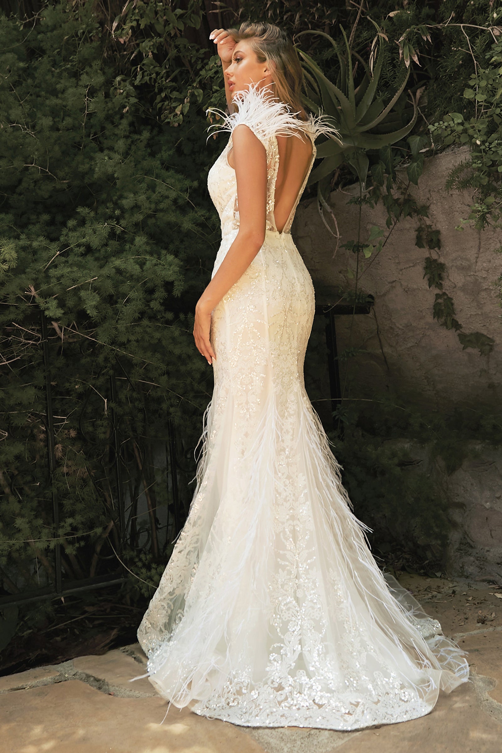 Vestido de novia de plumas de sirena con decoraciones Boutique